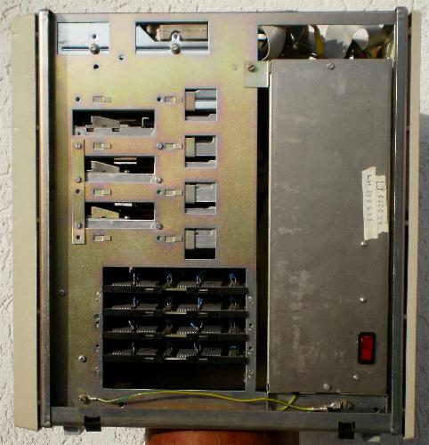 P 8000 Compact #1, 5 Steckplätze für dRAM und Uhr