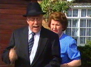  The Keeping Up Appearances Gallery on YCDTOTV.de   Path: www.YCDTOTV.de/kua_img/k27_084.jpg 